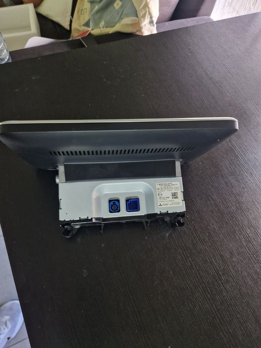 Vendo grelha Mercedes AMG Line e ecrã Multifunções Mercedes 10"