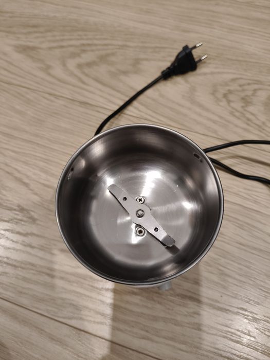 Ekpres kolbowy Cecotec Cafelizzia 790, biały