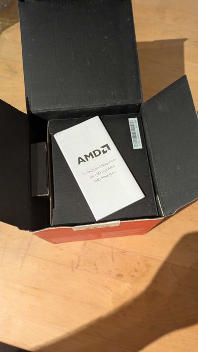 AMD Ryzen 5 1500X (4C/8T até 3.7 GHz) – Na Caixa c/ Cooler Original (Como Novo)