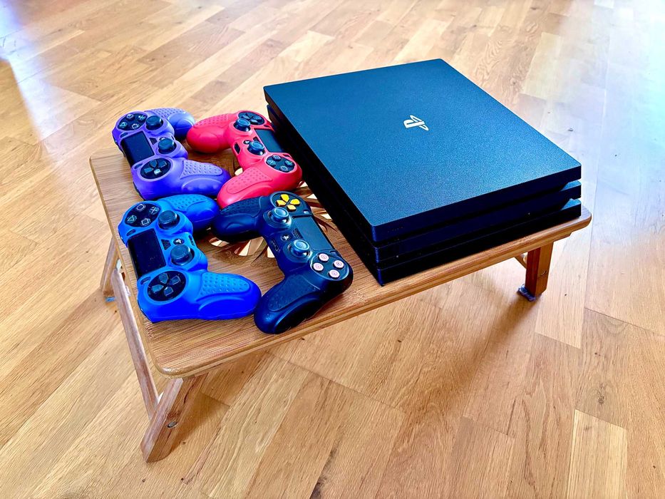 Ігрова консоль PlayStation 4 Pro 1 Tb (PS4 Pro) + 4 геймпади DualShock