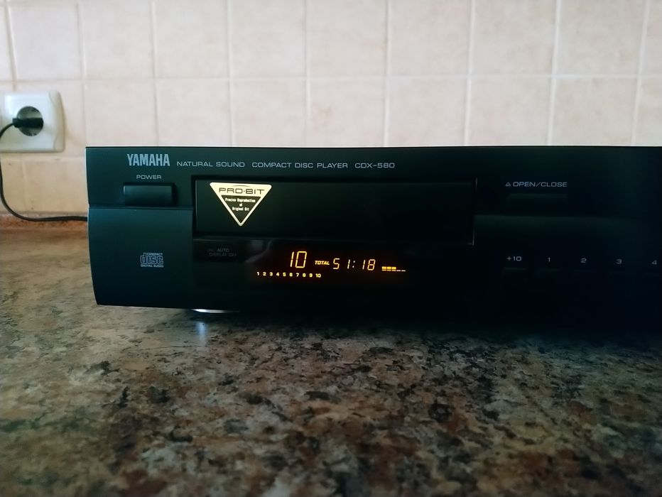 YAMAHA CDX-580 Natural Sound CD Compact Disc Player