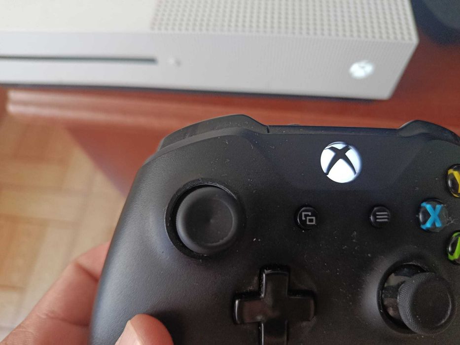 Consola Xbox One S 1TB + 1 comando + 12 jogos