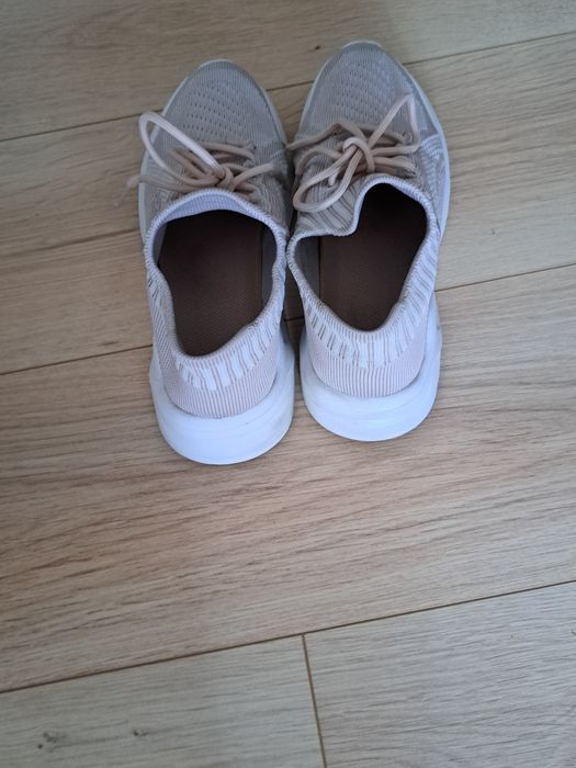 Buty sportowe damskie