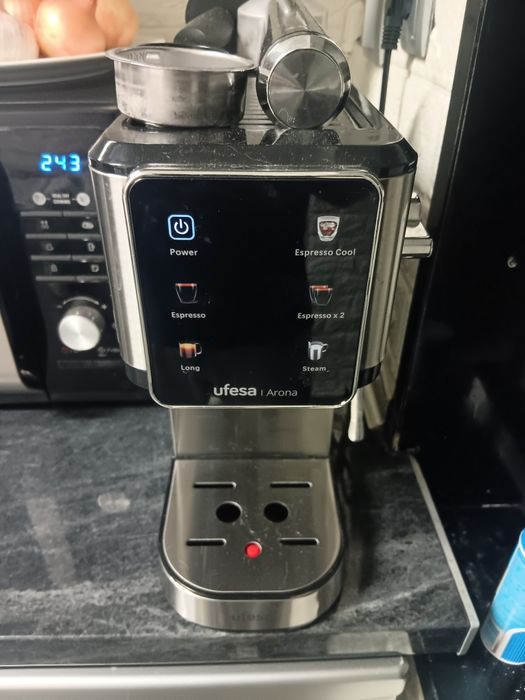 Máquina de café ufessa aroma c/garantia