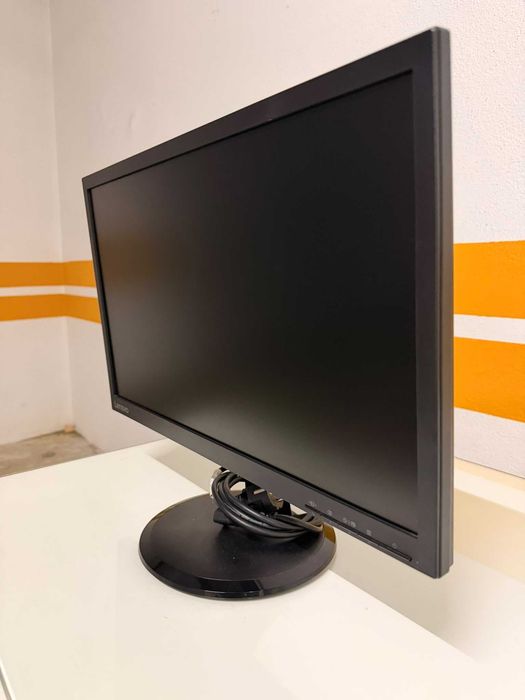Monitor Lenovo aprox. 21,5" com HDMI