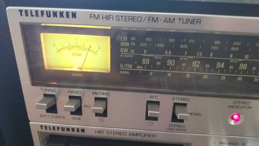 Stary radiomagnetofon Telefunken