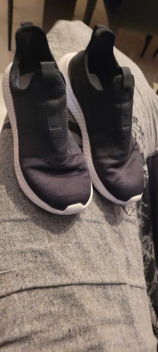 Ténis Pretos da marca Adidas, tamanho 39.