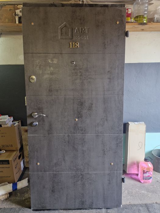 Вхідні двері з новобудови