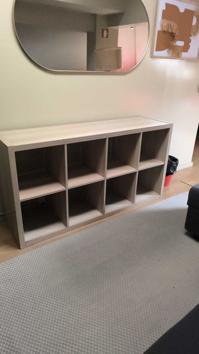 Estante Ikea Kallax com 8 compartimentos