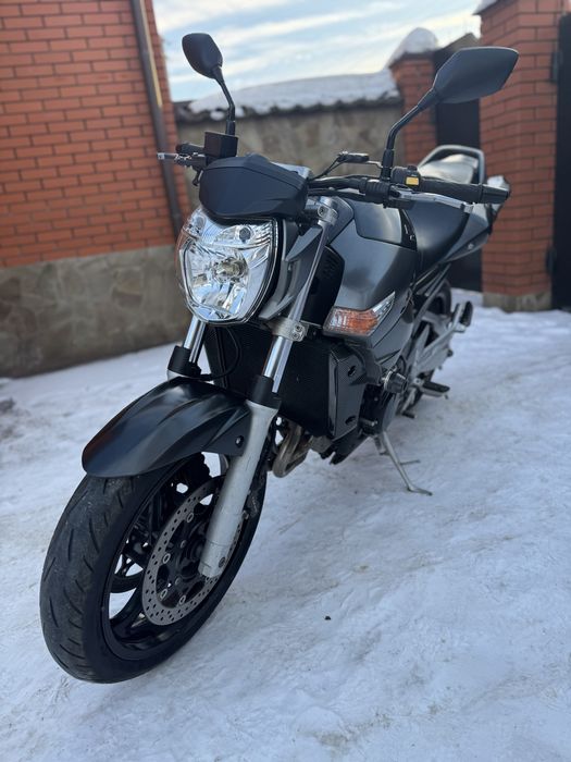 Японський мотоцикл Сузуки Suzuki GSR400 з Японіі
