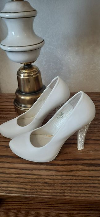 Туфлі жіночі, шкіряні