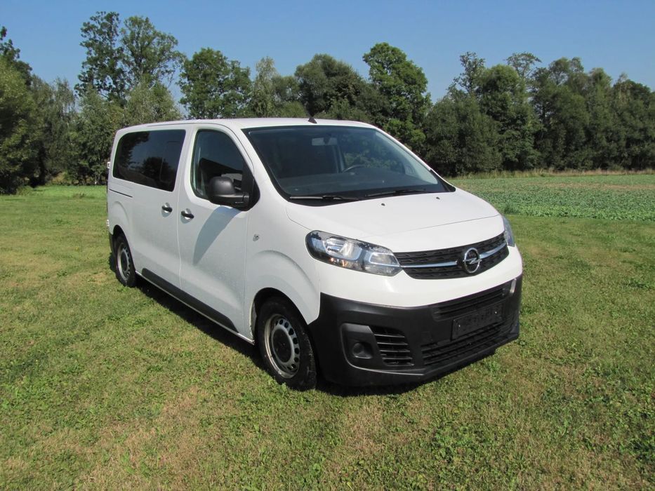 Opel Vivaro 9-osobowy, bus, ładny wygląd, 9 miejsc, dodatkowa klima, faktura VAT