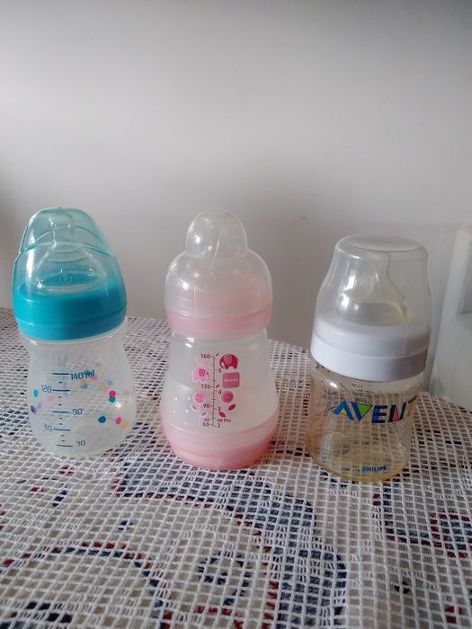 Bebés: 3 biberões cada 5€ tudo 10€