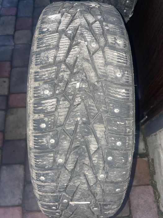 Автошина б/у шипи 195 65/15 Nokian