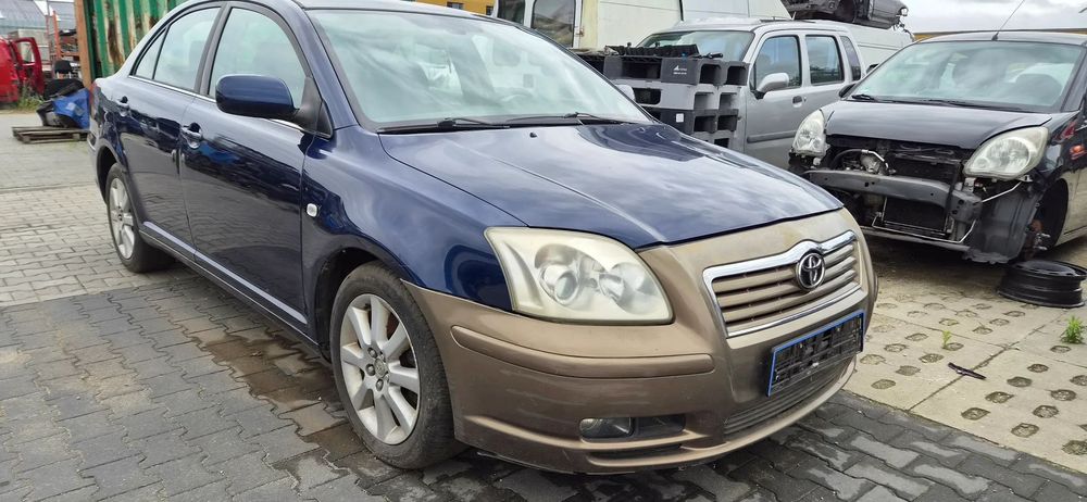 Toyota Avensis T25 przedlift 2,0 D4D 85kW 116KM 2004r sedan kolor 8P4