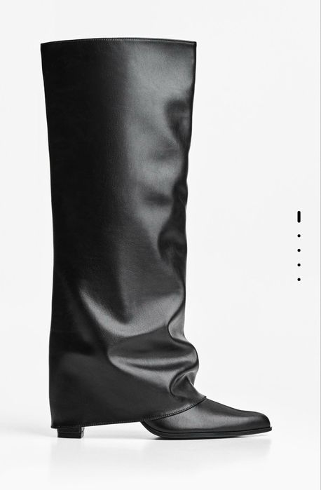 Чоботи труби з каблуком Bershka