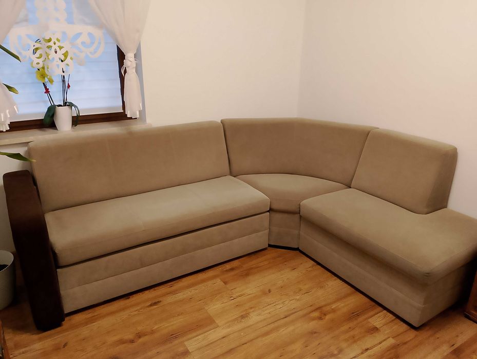 Ładna duża kanapa, narożnik