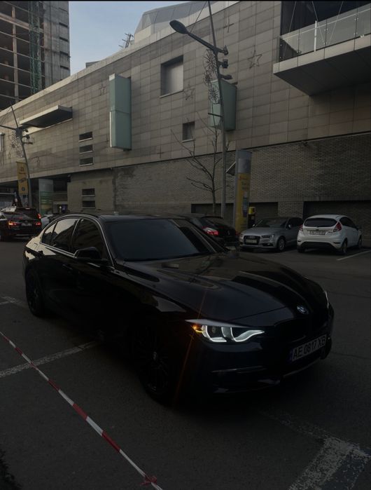 Продам машину BMW 328i