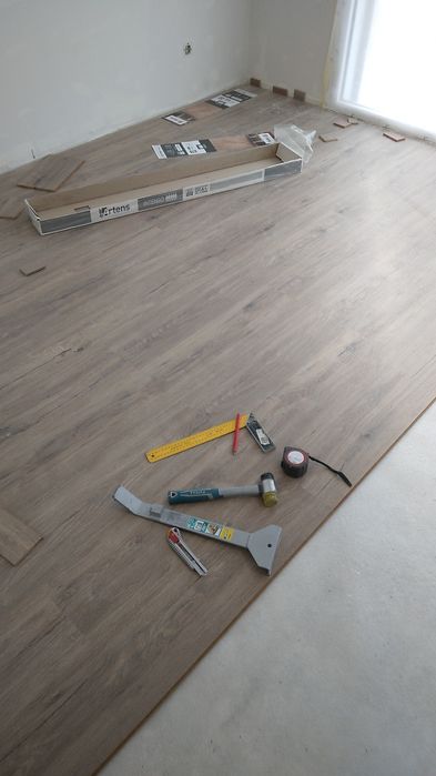 Aplicação de piso flutuante64595518672514123