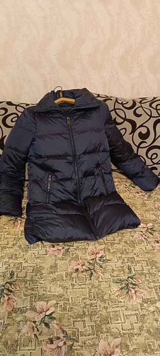 Натуральный пуховик  Esprit темно-синий ,очень красивый цвет