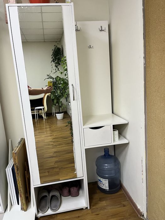 Шкаф с дзеркалом для прихожої