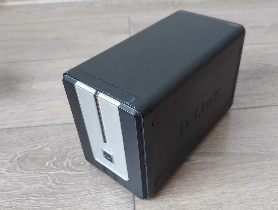 NAS serwer dyskowy D-Link DNS-323 (nie włącza się)