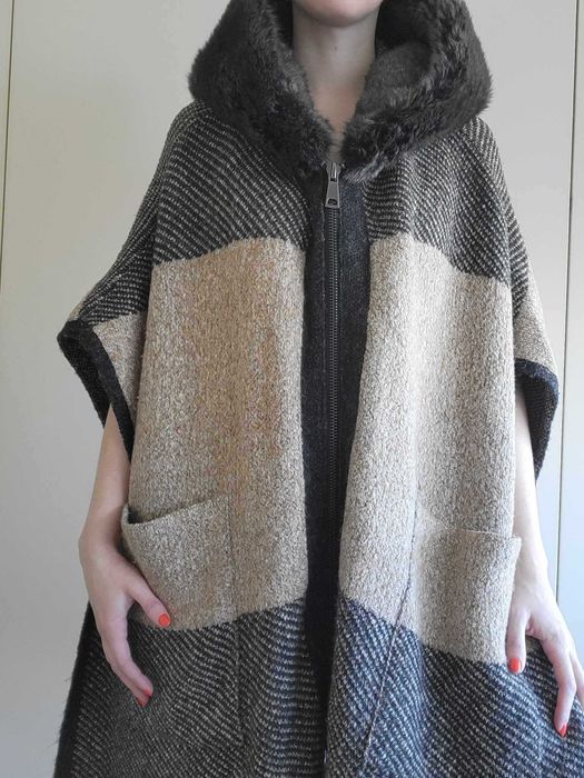 Capa Bege e Cinza Rato com Carapuço Pêlo - ZARA