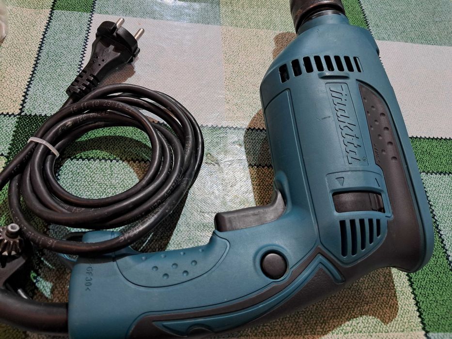 электро дрель makita HP1640 Как новая