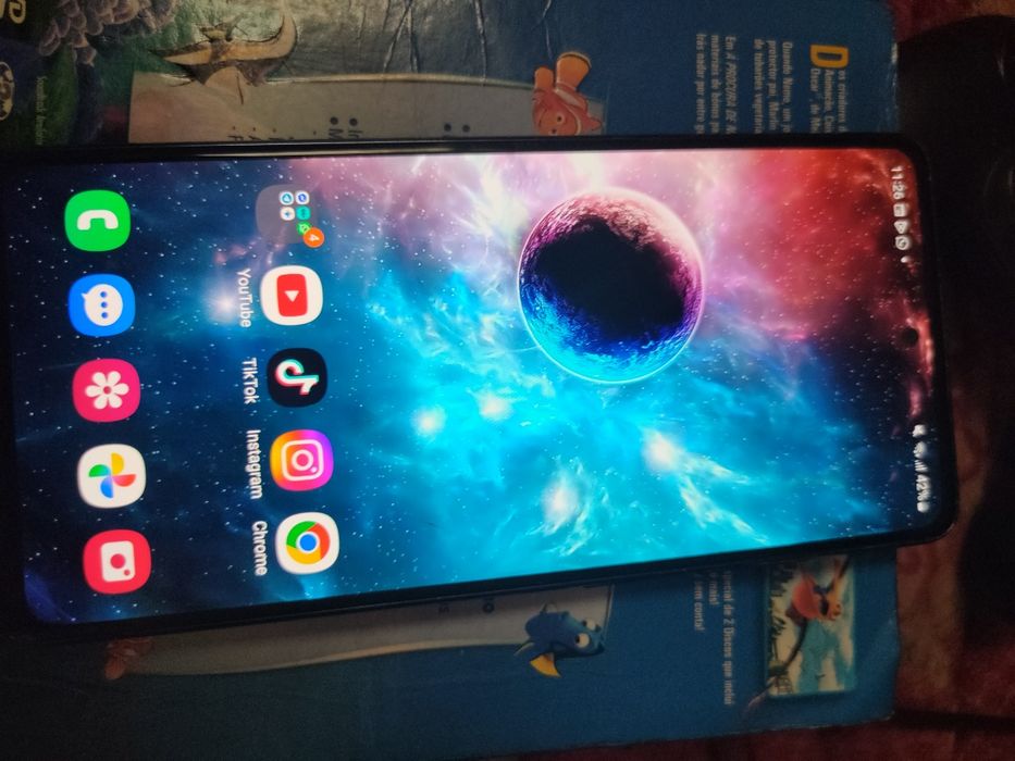 Samsung S20 FE 5g 128gb tem estalo fino no ecrã