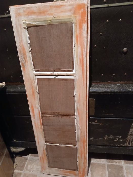 Quadro em janela reciclada