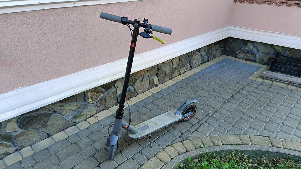 продам електро самокат Electric Scooter