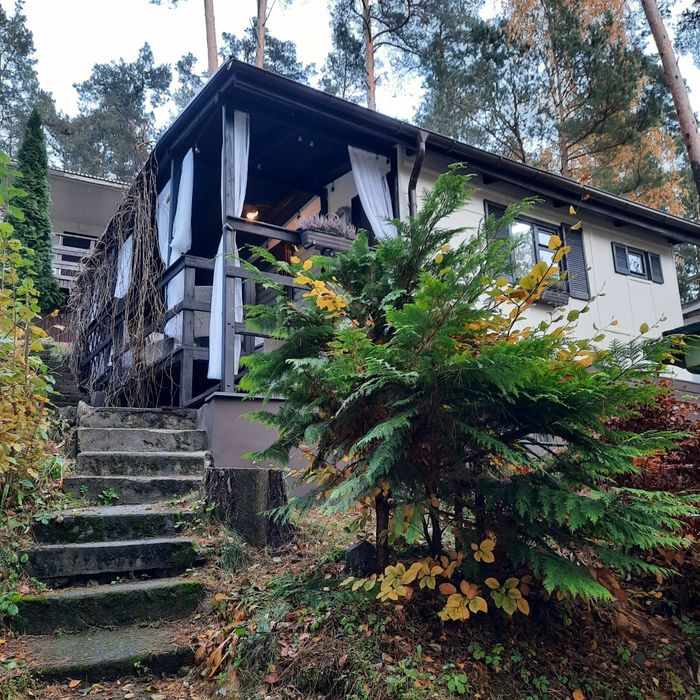 Domek nad jeziorem  Partęczyny. Domek letniskowy