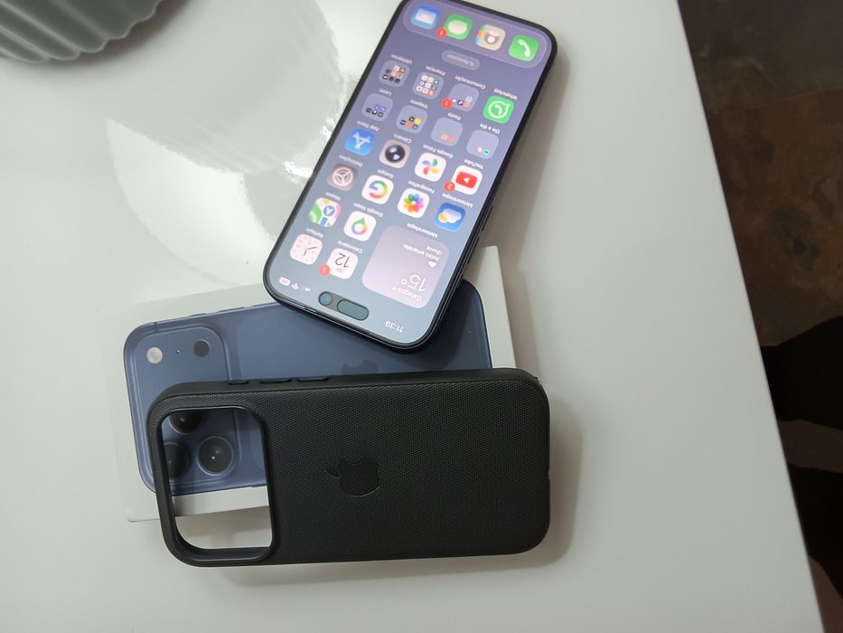 Iphone 17 pro deep blue