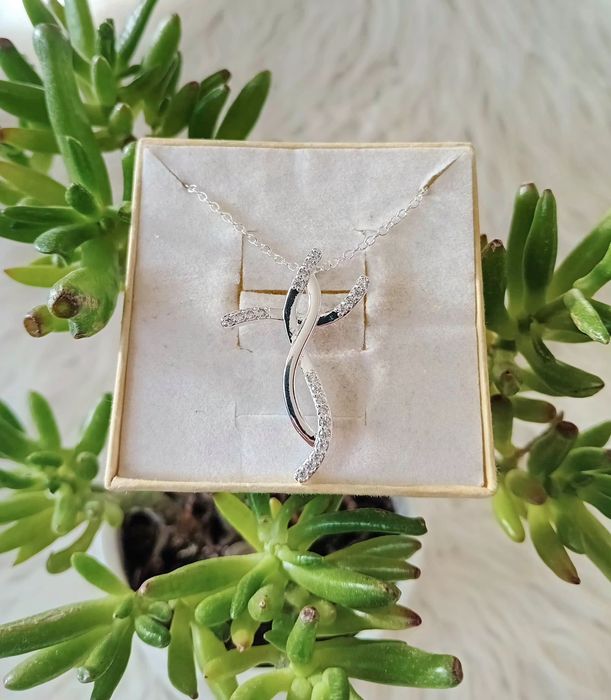 Nowy srebrny próby 925 łańcuszek z zawieszką krzyżyk