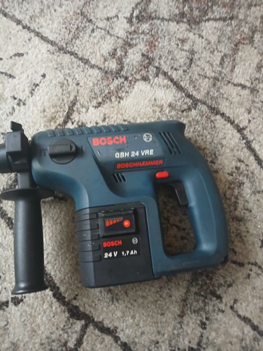 Sprzedam używaną młotowiertarkę firmy Boscha 24Wolt akumulatory