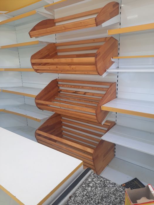 Продам торгові пристінні стелажі