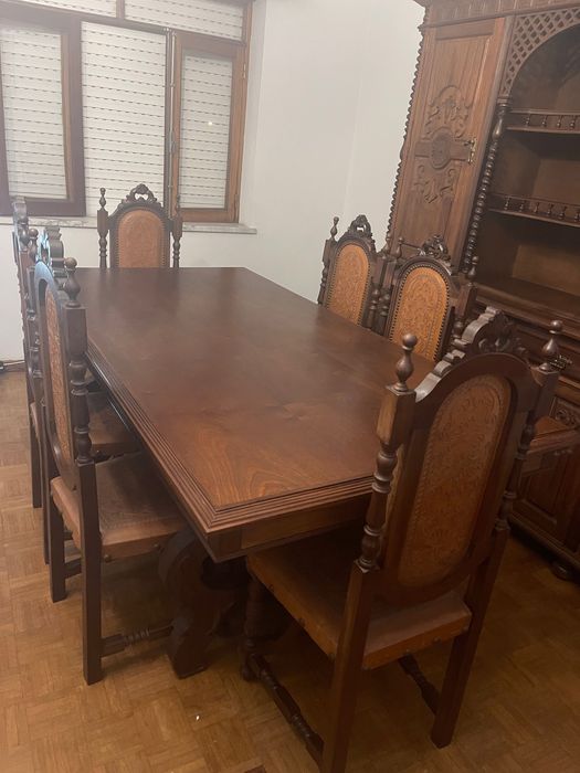 Móvel ,mesa e cadeiras