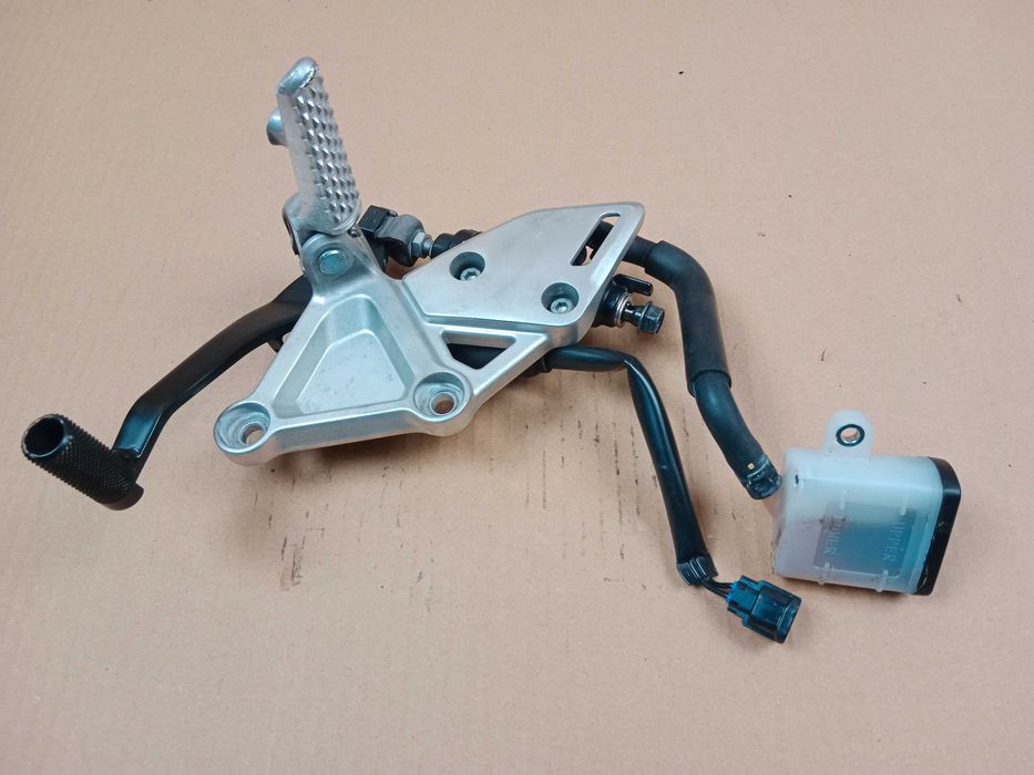 Honda CBR 650 R Set Prawy Kierowcy Pompa Dźwignia Hamulca Podnóżek