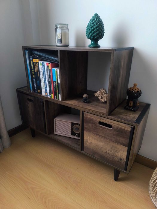 Móvel de arrumação / Estante com pernas