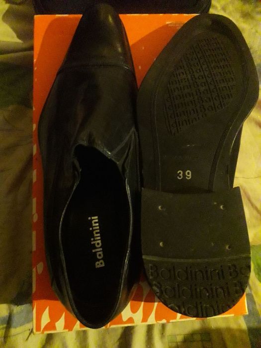 Продам туфли чёрные,кожаные Baldinini