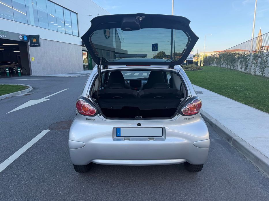 Toyota Aygo - Caixa Automática c/ GPS e CarPlay