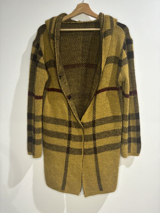 Sweter z kapturem