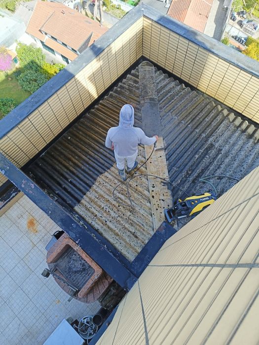 Lavagem / impermeabilização de telhados.