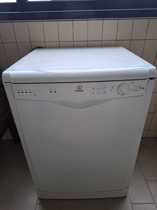 Máquina Lavar Loiça - Usada