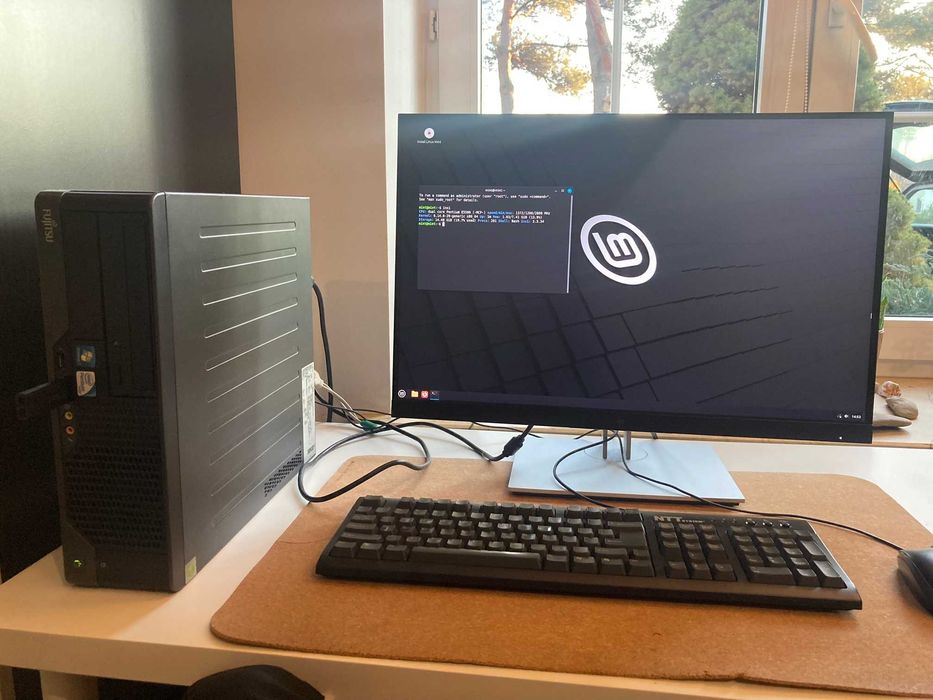 Komputer stacjonarny Fujitsu Esprimo E5731 E85+ E5500 2.8GHz 8GB RAM