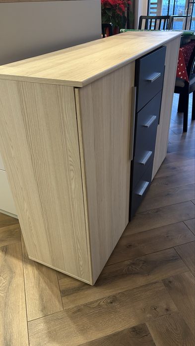 Komoda z szufladami i półkami