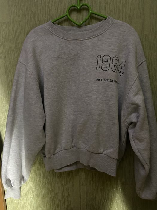 Світшот сірий з принтом