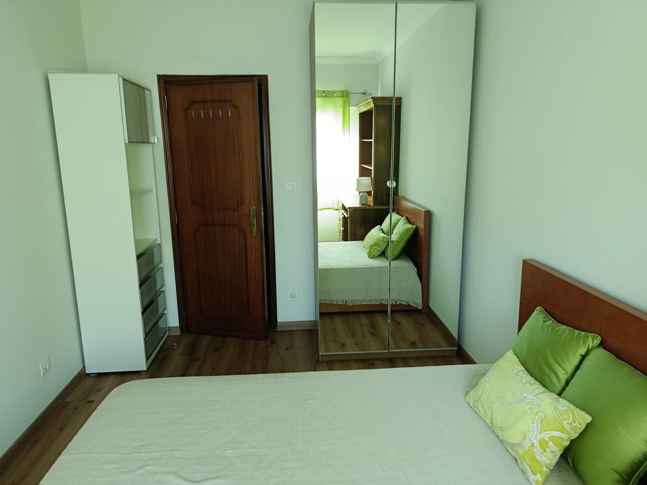 Quarto para arrendar Massamá- ladies