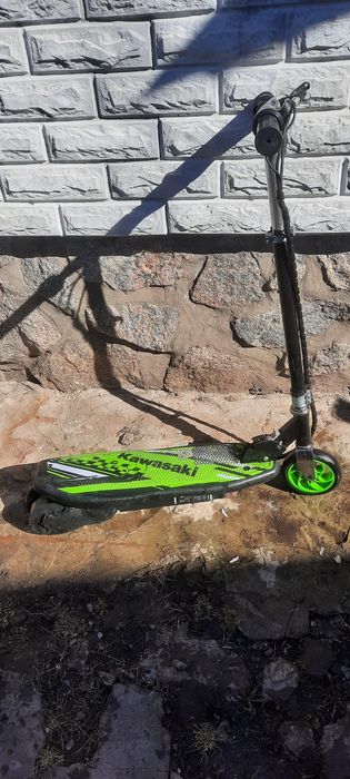 Электро самокат Kawasaki.