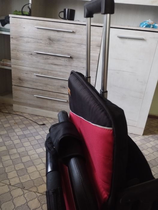 Продам коляску фірми joy в хорошому стані є один нюанс видно на фото